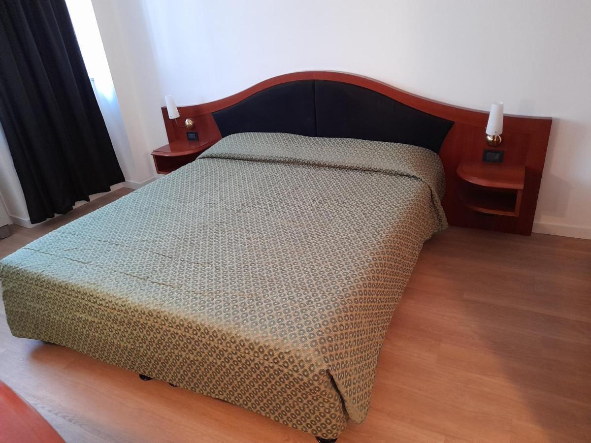 Hotel Donizetti Lallio Luaran gambar
