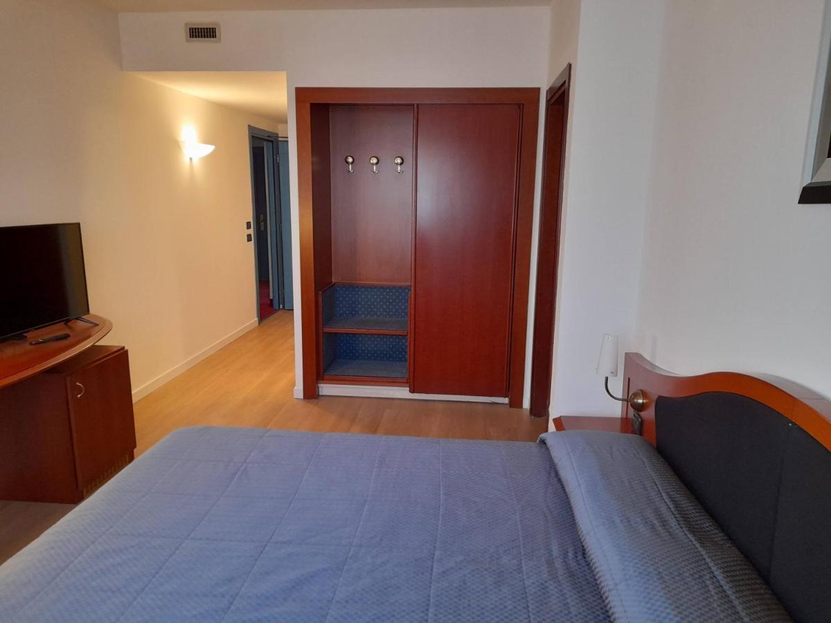 Hotel Donizetti Lallio Luaran gambar
