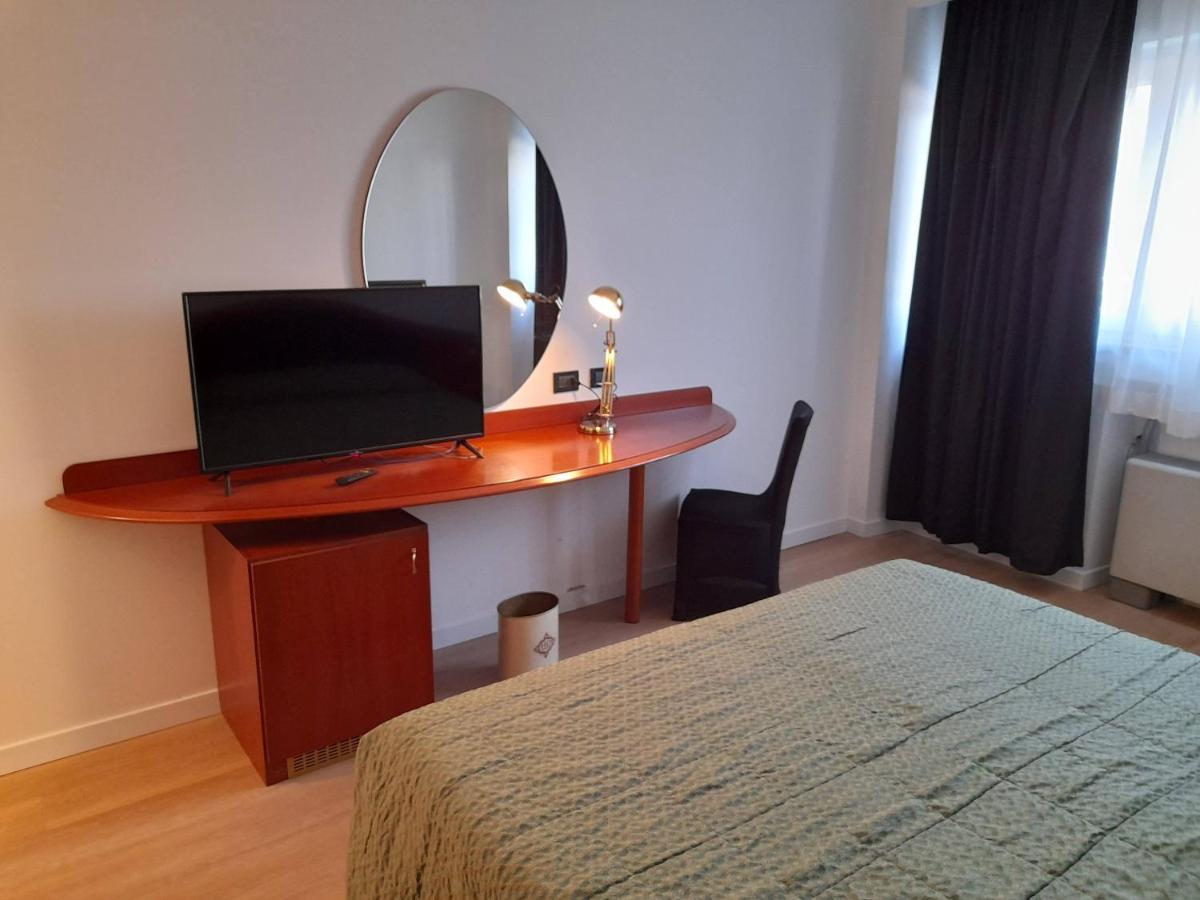 Hotel Donizetti Lallio Luaran gambar