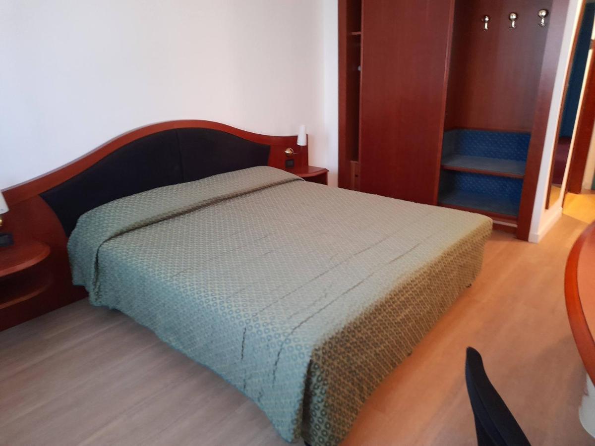 Hotel Donizetti Lallio Luaran gambar