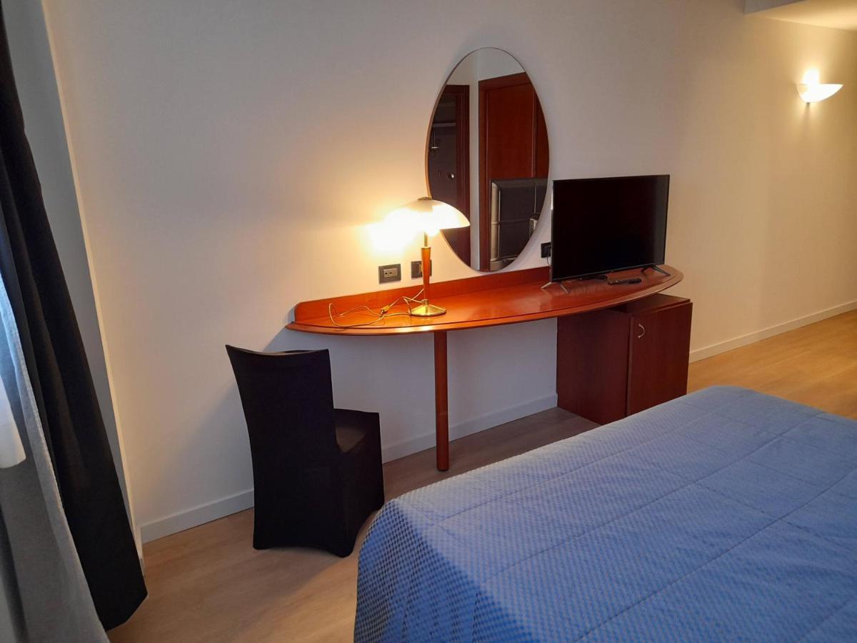 Hotel Donizetti Lallio Luaran gambar